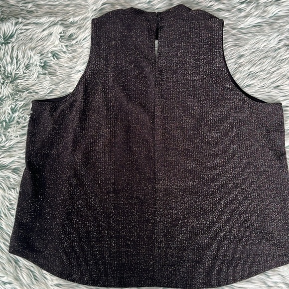 Sleeveless Mock-Neck Shimmer Top - Picture 2 of 4